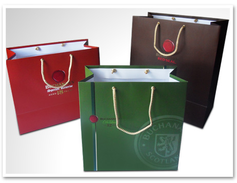 impresion de bolsas de carton, papel y plastico mexico todo el pais acabados con asa ojillos metalizados a todo color offset serigrafia realce hot stamping